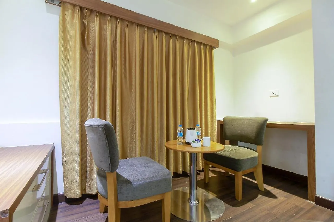 Capital O 27703 Welcare Emarald Ξενοδοχείο Kozhikode 3*,